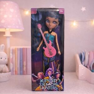 KPOP Demon Hunters Zoey Doll w/ Guitar – New in Box